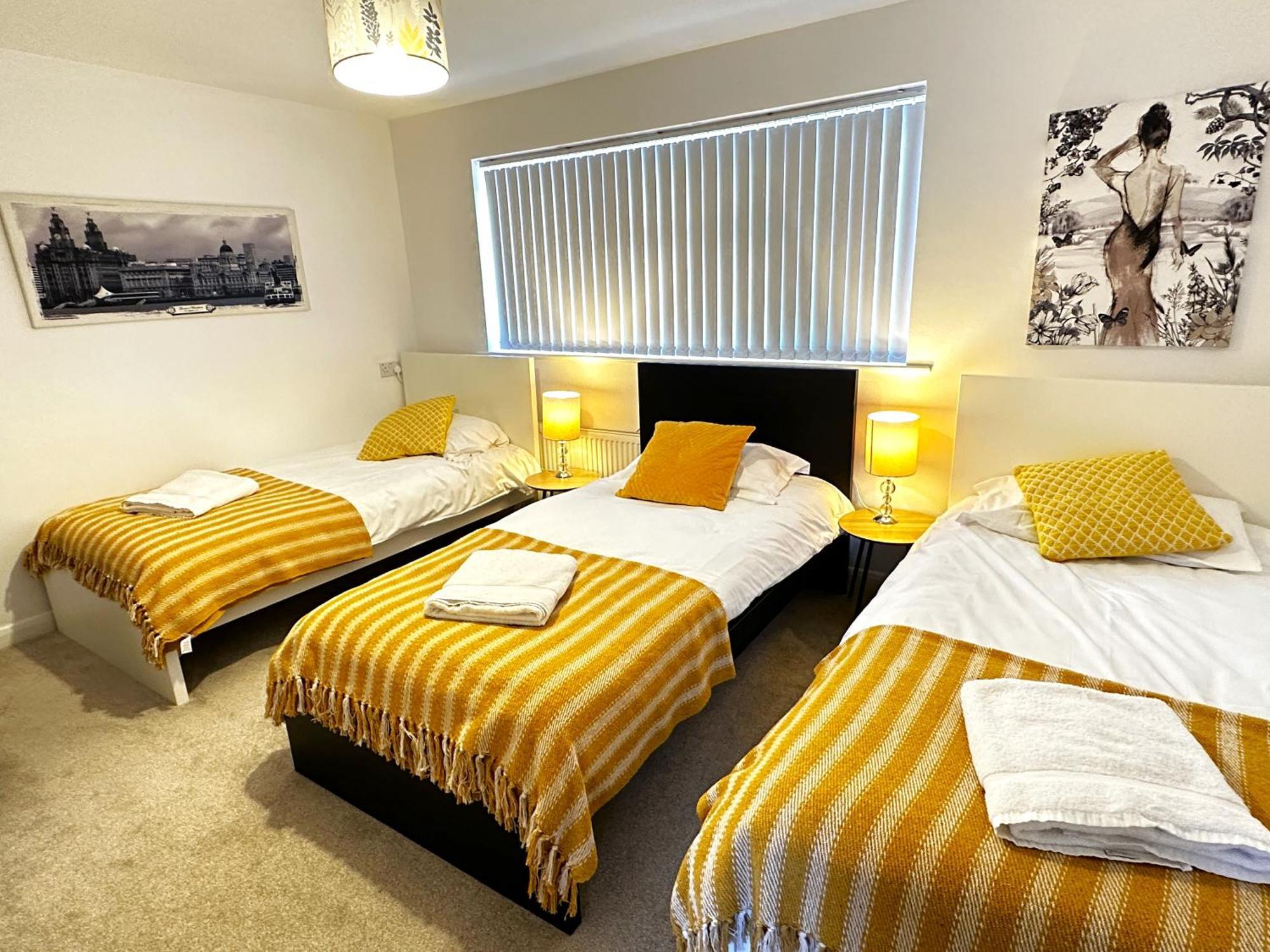 Kennedy Villa - 5 Bedroom House With Hot Tub, Wifi, Free Parkings, Close To Bicester Village Exterior photo