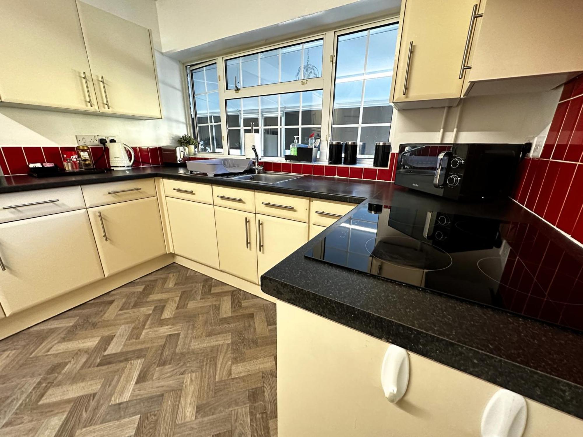 Kennedy Villa - 5 Bedroom House With Hot Tub, Wifi, Free Parkings, Close To Bicester Village Exterior photo